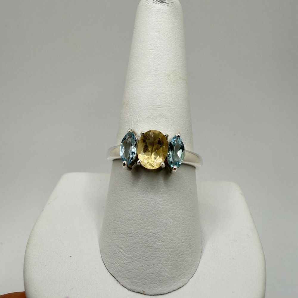 NWOT Oval cut 6x4mm Citrine and 4x6 marquise blue topaz ring in sterling silver!